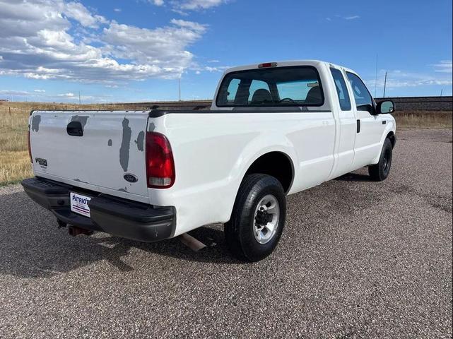Photo of 2004 Oxford White Clearcoat Ford F-250
