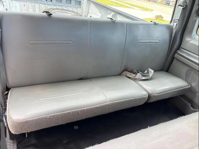Photo of 2004 Oxford White Clearcoat Ford F-250