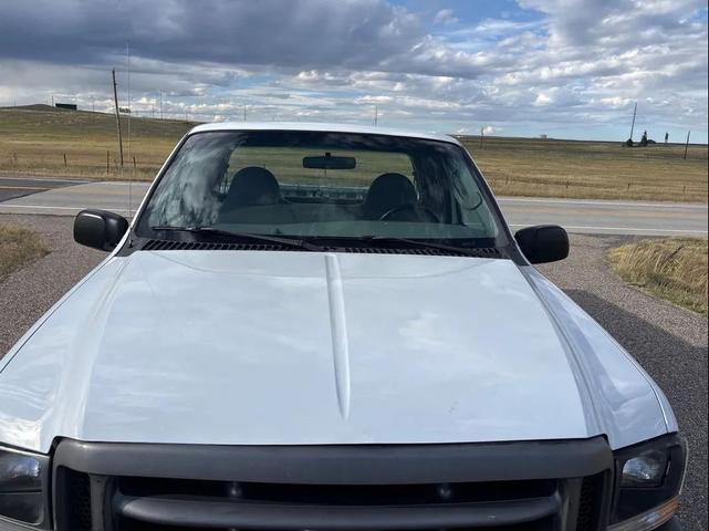 Photo of 2004 Oxford White Clearcoat Ford F-250