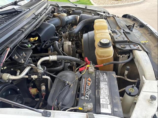 Photo of 2004 Oxford White Clearcoat Ford F-250