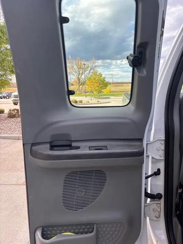 Photo of 2004 Oxford White Clearcoat Ford F-250