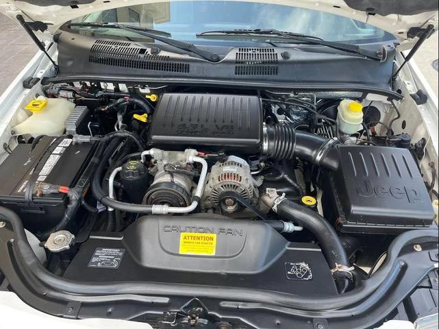 Photo of 2004 Stone White Clearcoat Jeep Grand Cherokee