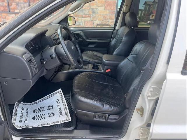 Photo of 2004 Stone White Clearcoat Jeep Grand Cherokee