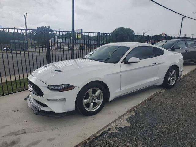 Photo of 2018 Oxford White Ford Mustang