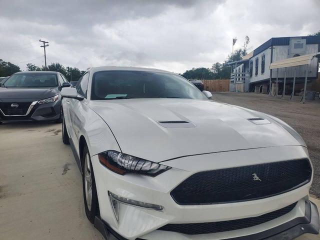 Photo of 2018 Oxford White Ford Mustang