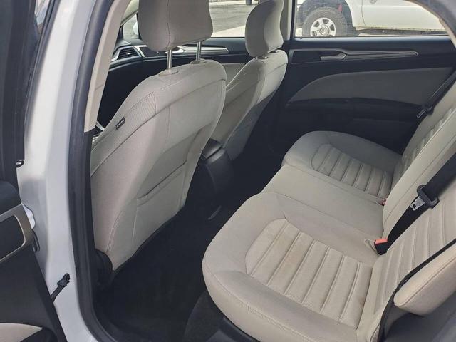Photo of 2018 Oxford White Ford Fusion Hybrid