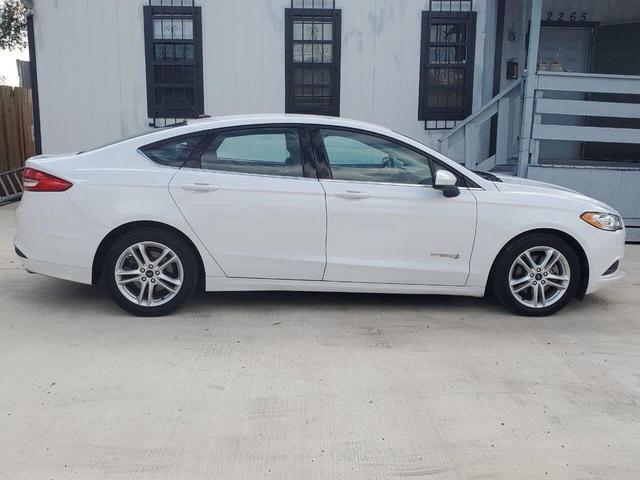 Photo of 2018 Oxford White Ford Fusion Hybrid