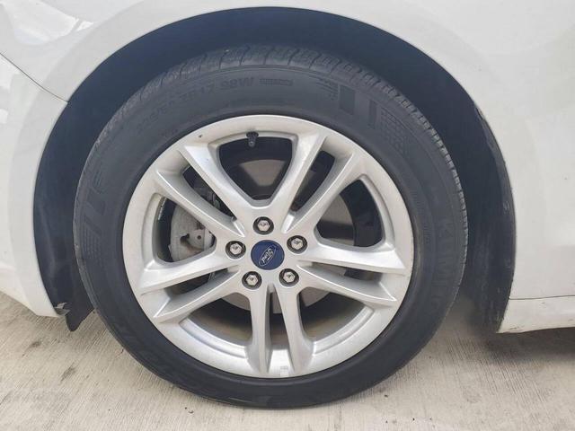 Photo of 2018 Oxford White Ford Fusion Hybrid