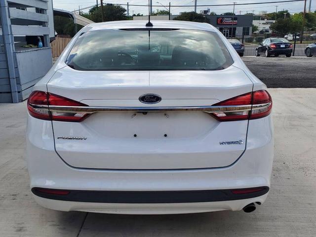 Photo of 2018 Oxford White Ford Fusion Hybrid