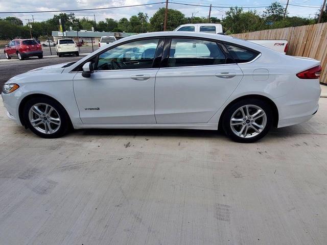 Photo of 2018 Oxford White Ford Fusion Hybrid