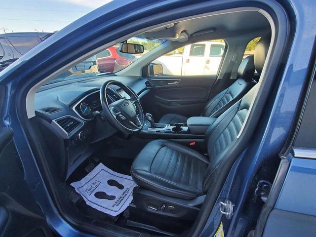 Photo of 2018 Blue Ford Edge