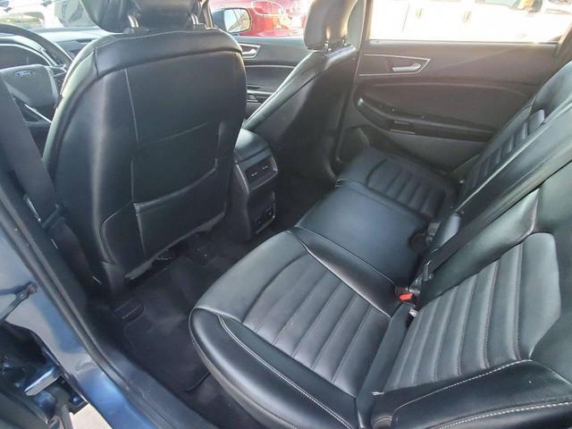 Photo of 2018 Blue Ford Edge
