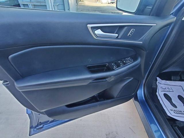 Photo of 2018 Blue Ford Edge