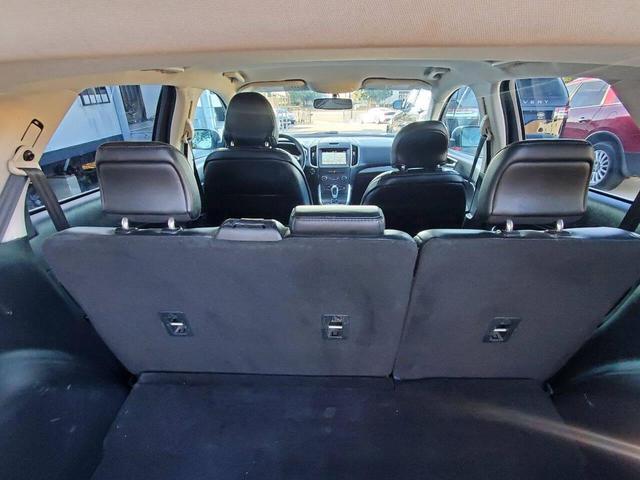 Photo of 2018 Blue Ford Edge