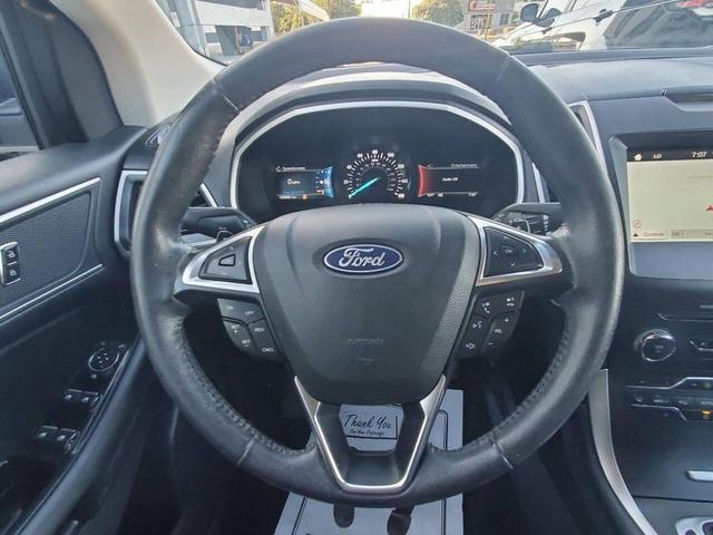 Photo of 2018 Blue Ford Edge
