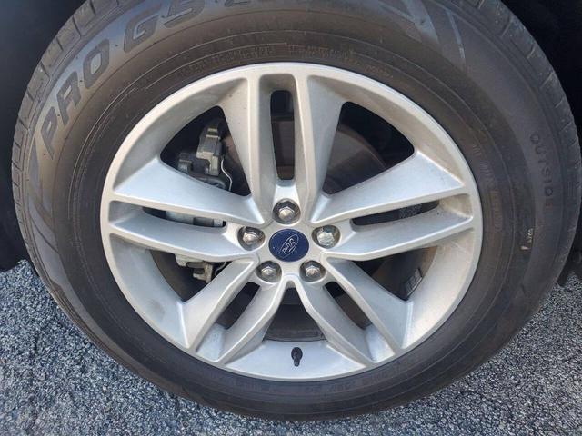 Photo of 2018 Blue Ford Edge