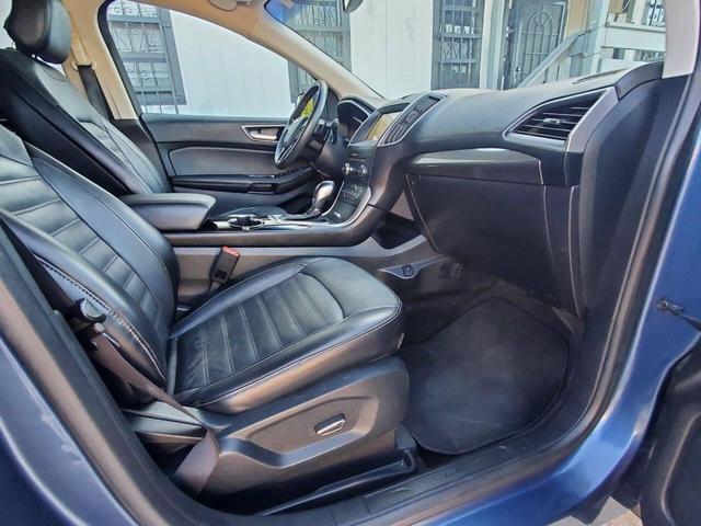 Photo of 2018 Blue Ford Edge