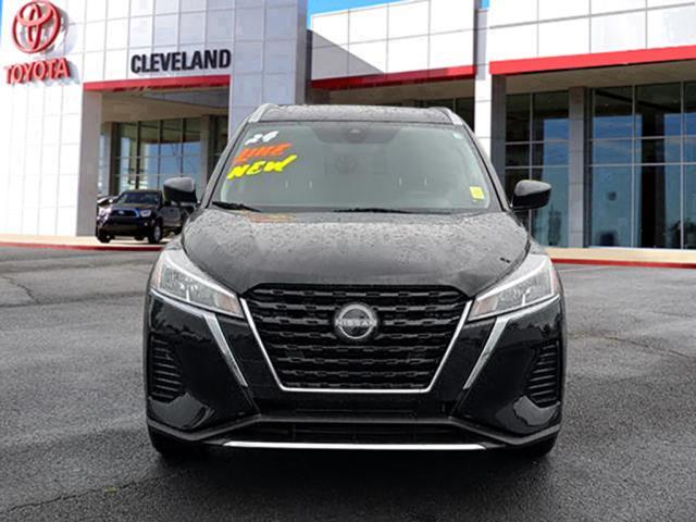 Photo of 2024 Super Black Nissan Kicks