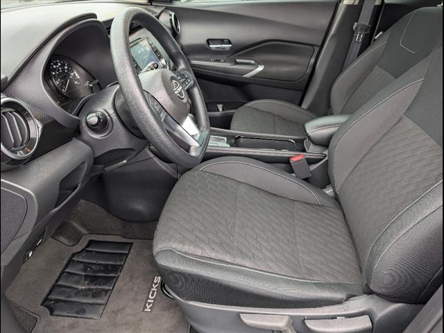 Photo of 2024 Super Black Nissan Kicks