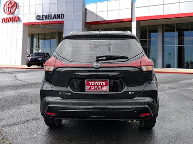 Photo of 2024 Super Black Nissan Kicks