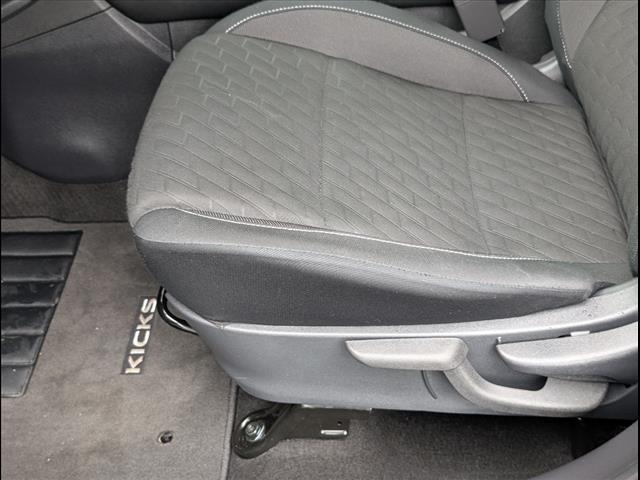 Photo of 2024 Super Black Nissan Kicks