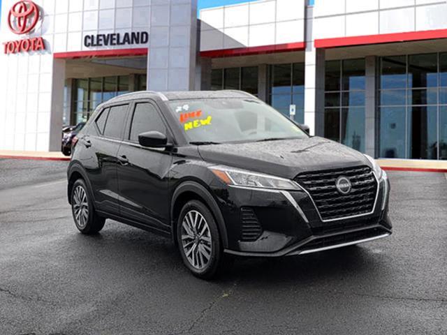 Photo of 2024 Super Black Nissan Kicks