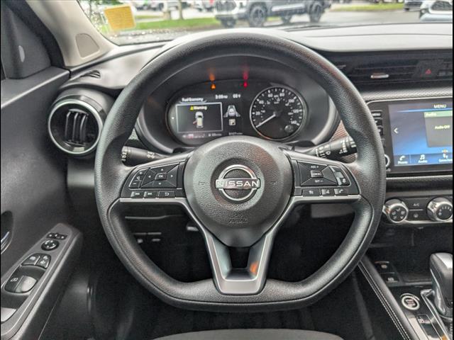 Photo of 2024 Super Black Nissan Kicks