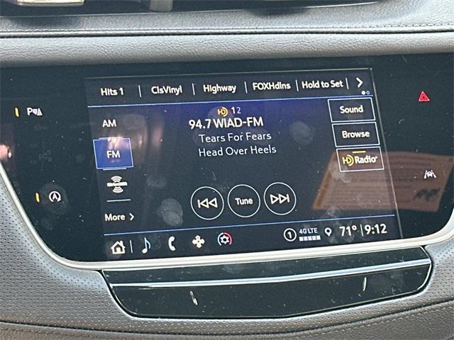Photo of 2025 Crystal White Tricoat Cadillac XT6