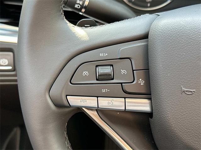 Photo of 2025 Crystal White Tricoat Cadillac XT6