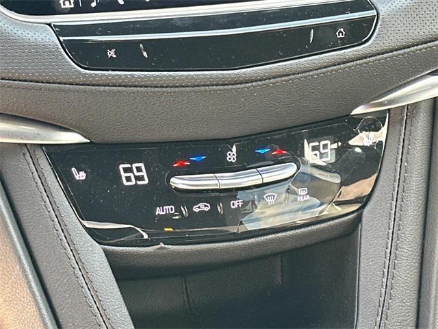 Photo of 2025 Crystal White Tricoat Cadillac XT6