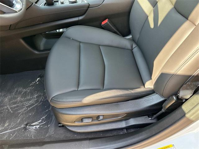 Photo of 2025 Crystal White Tricoat Cadillac XT6