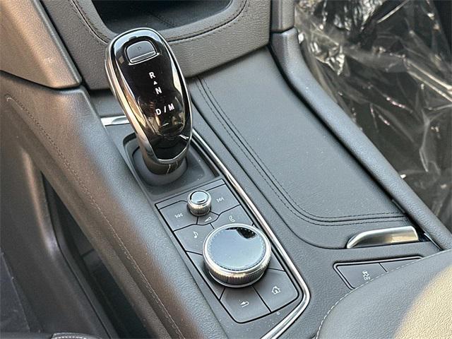 Photo of 2025 Crystal White Tricoat Cadillac XT6