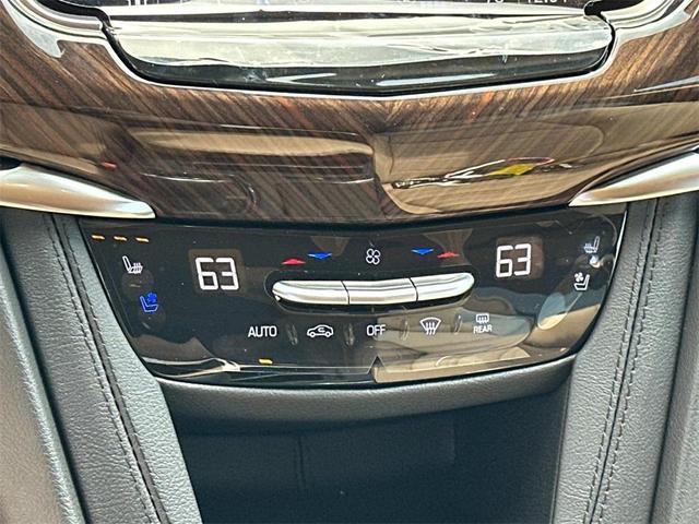 Photo of 2025 Crystal White Tricoat Cadillac XT6