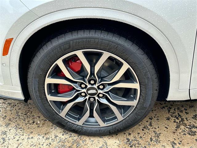 Photo of 2025 Crystal White Tricoat Cadillac XT6