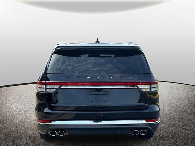 Photo of 2023 Infinite Black Metallic Clearcoat Lincoln Aviator