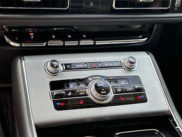 Photo of 2023 Infinite Black Metallic Clearcoat Lincoln Aviator