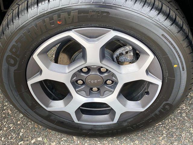 Photo of 2022 Granite Crystal Metallic Clearcoat Jeep Compass