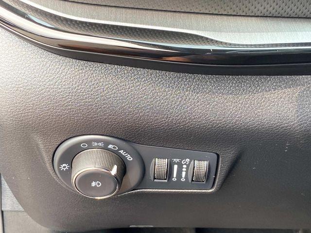 Photo of 2022 Granite Crystal Metallic Clearcoat Jeep Compass