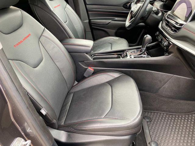 Photo of 2022 Granite Crystal Metallic Clearcoat Jeep Compass