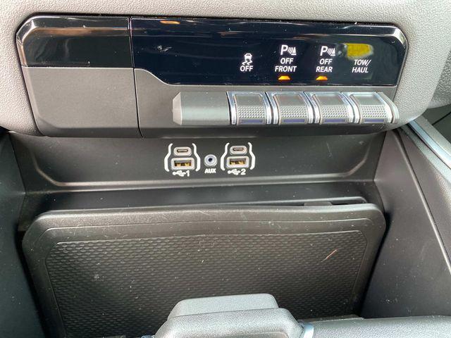 Photo of 2025 Billet Silver Metallic Clearcoat RAM 1500