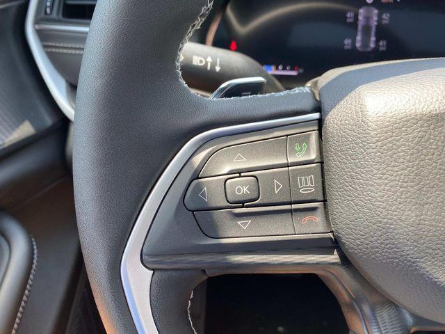 Photo of 2025 Diamond Black Crystal Pearlcoat Jeep Grand Cherokee