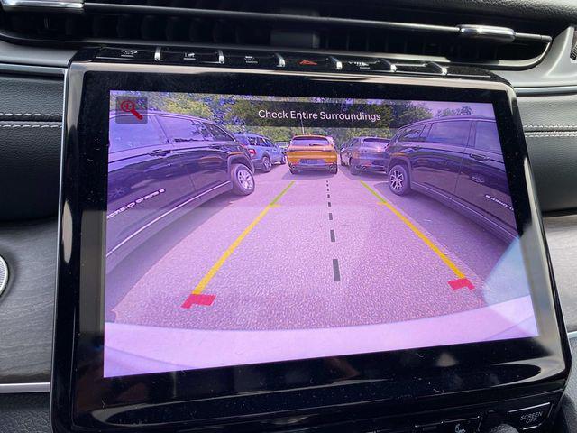 Photo of 2025 Bright White Clearcoat Jeep Grand Cherokee L