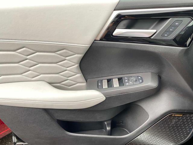 Photo of 2025 Black Diamond/Alloy Silver Roof Mitsubishi Outlander
