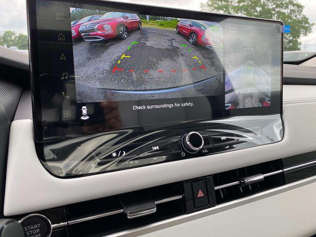Photo of 2025 Black Diamond/Alloy Silver Roof Mitsubishi Outlander
