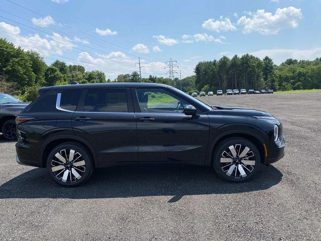 Photo of 2025 Black Mitsubishi Outlander
