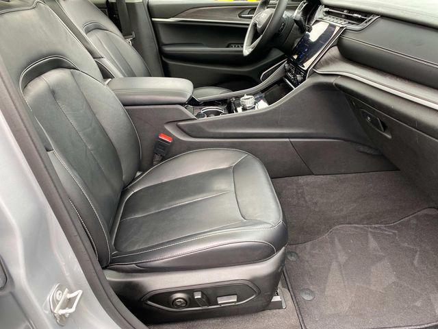 Photo of 2021 Silver Zynith Jeep Grand Cherokee L