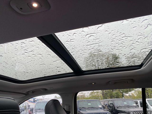 Photo of 2021 Silver Zynith Jeep Grand Cherokee L