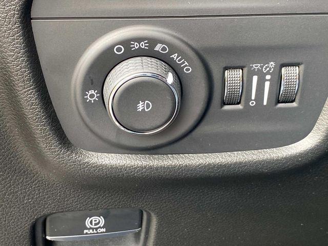 Photo of 2021 Silver Zynith Jeep Grand Cherokee L