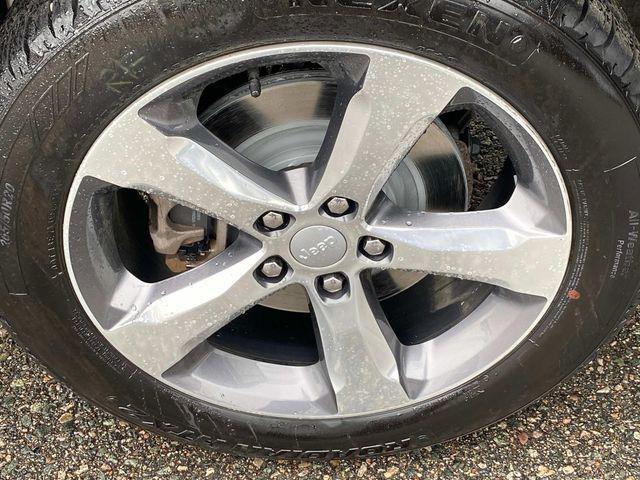 Photo of 2021 Silver Zynith Jeep Grand Cherokee L