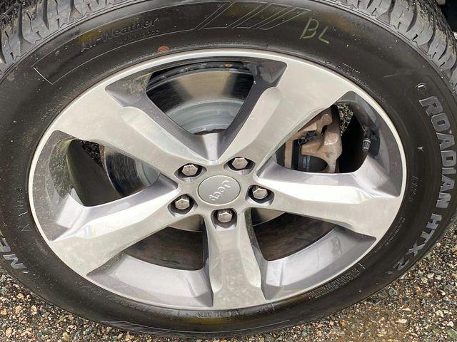 Photo of 2021 Silver Zynith Jeep Grand Cherokee L